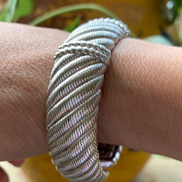 Authentic Judith Ripka Hinged Bangle. - Picture 2 of 6